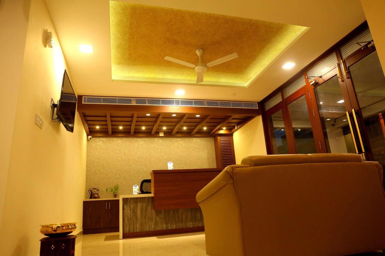 Kira Palace Residency Hotel Ernakulam Esterno foto