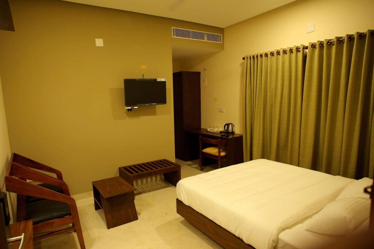 Kira Palace Residency Hotel Ernakulam Esterno foto