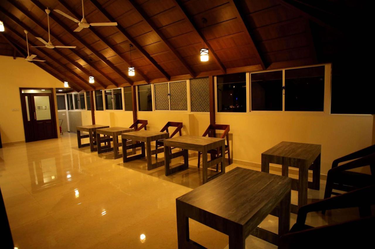 Kira Palace Residency Hotel Ernakulam Esterno foto