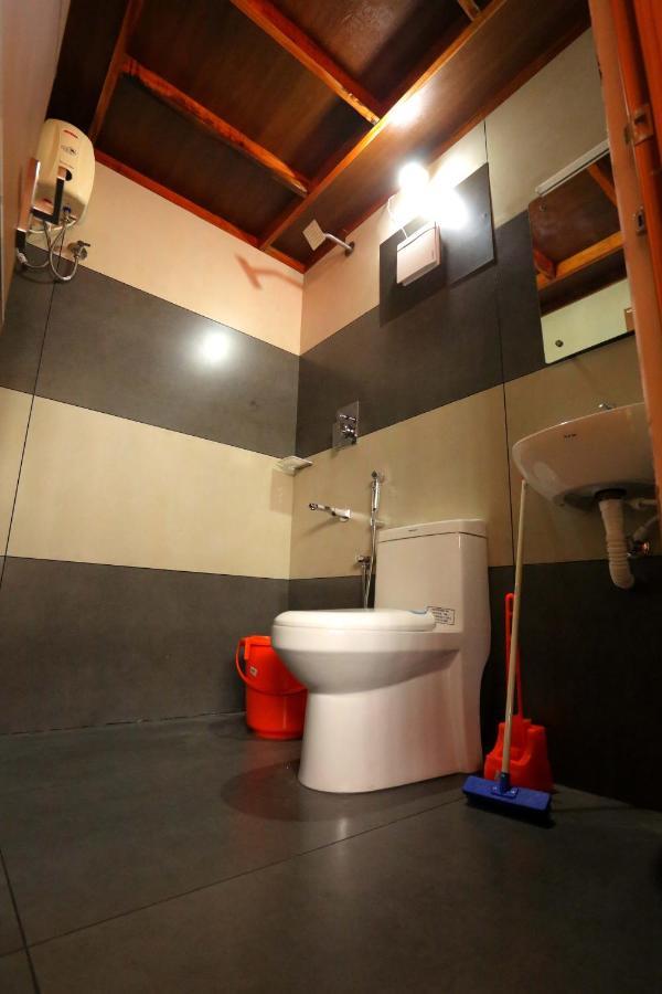 Kira Palace Residency Hotel Ernakulam Esterno foto
