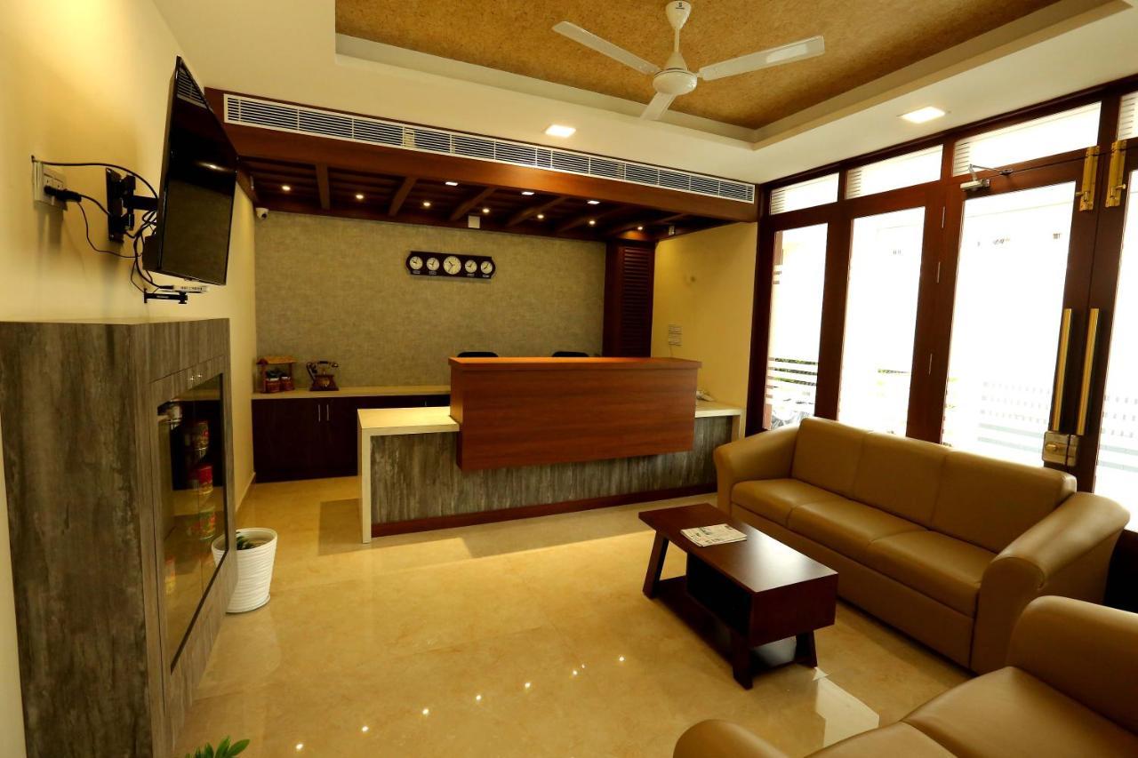 Kira Palace Residency Hotel Ernakulam Esterno foto