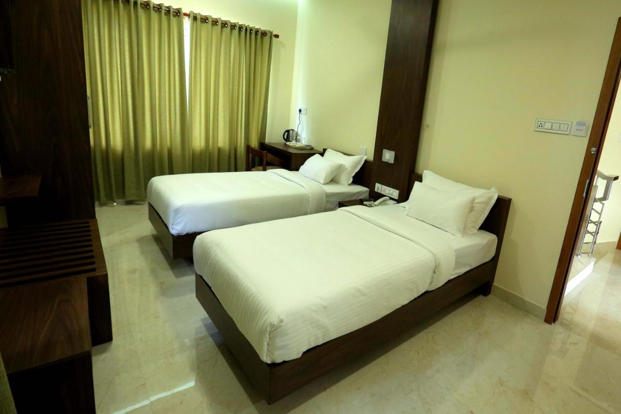 Kira Palace Residency Hotel Ernakulam Esterno foto