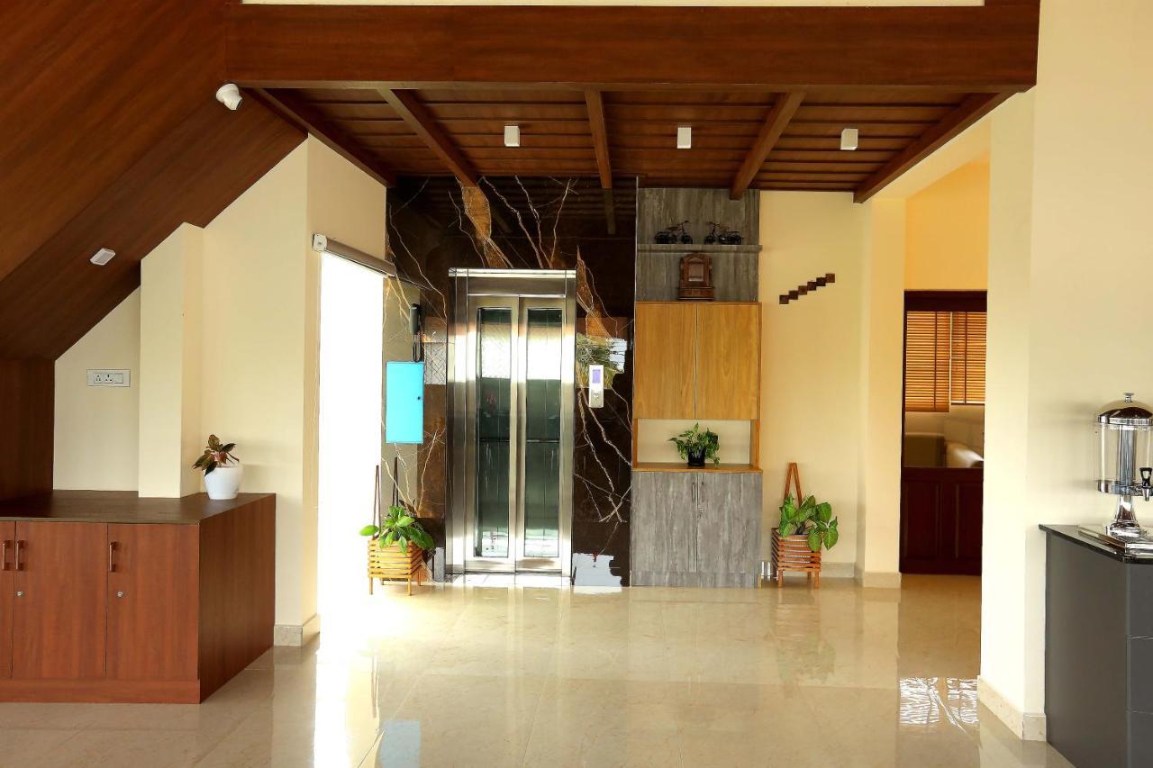 Kira Palace Residency Hotel Ernakulam Esterno foto